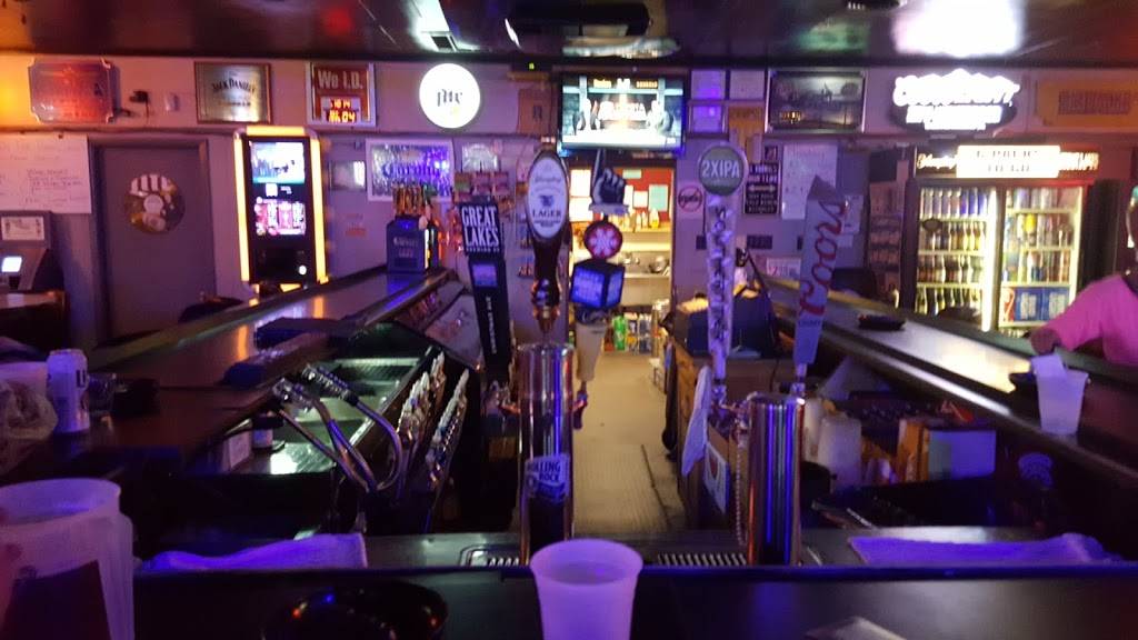 Six Packs Bar & Grill | restaurant | 3708 Ellwood Rd, New Castle, PA 16101, USA | 7249249724 OR +1 724-924-9724