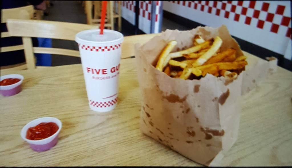 Five Guys | meal takeaway | 7 Warren St, Randolph, MA 02368, USA | 7819630600 OR +1 781-963-0600