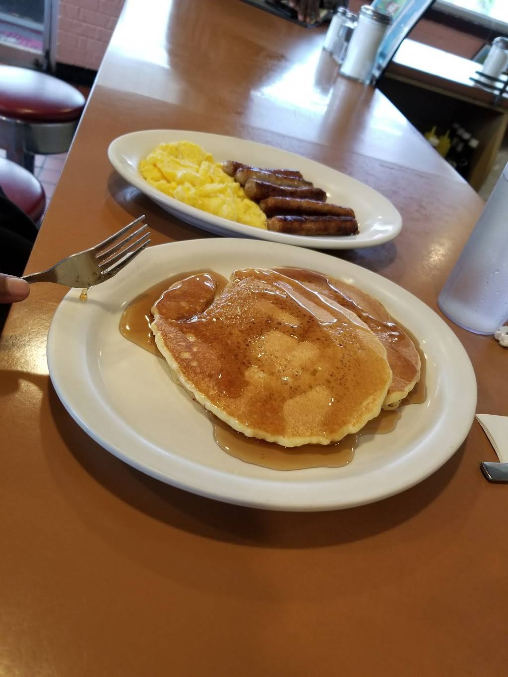 Ham Palace | restaurant | 4700 E Davison St, Detroit, MI 48212, USA | 3133685481 OR +1 313-368-5481