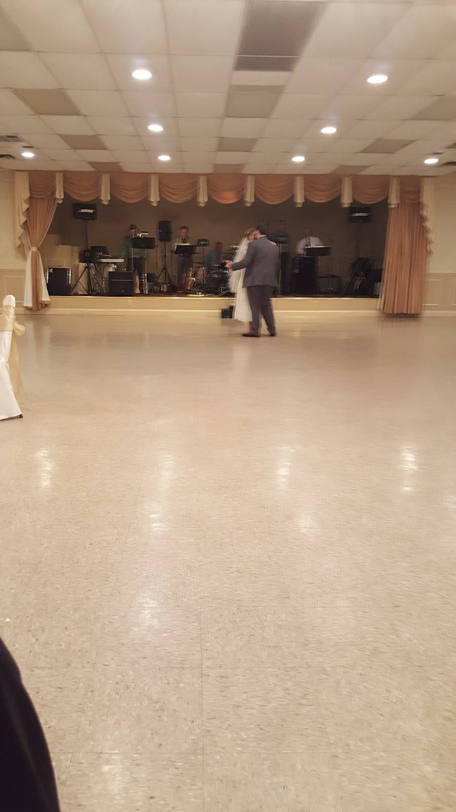 Hopwood Social Hall | restaurant | 114 Old Furnace Rd, Hopwood, PA 15445, USA | 7245640220 OR +1 724-564-0220