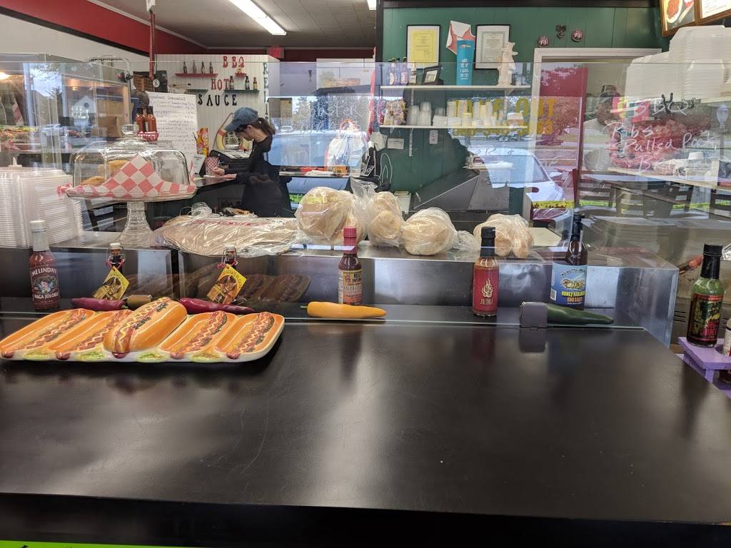 Doggz & Hoggz | restaurant | 781 Main St, Falmouth, MA 02540, USA | 5085483663 OR +1 508-548-3663