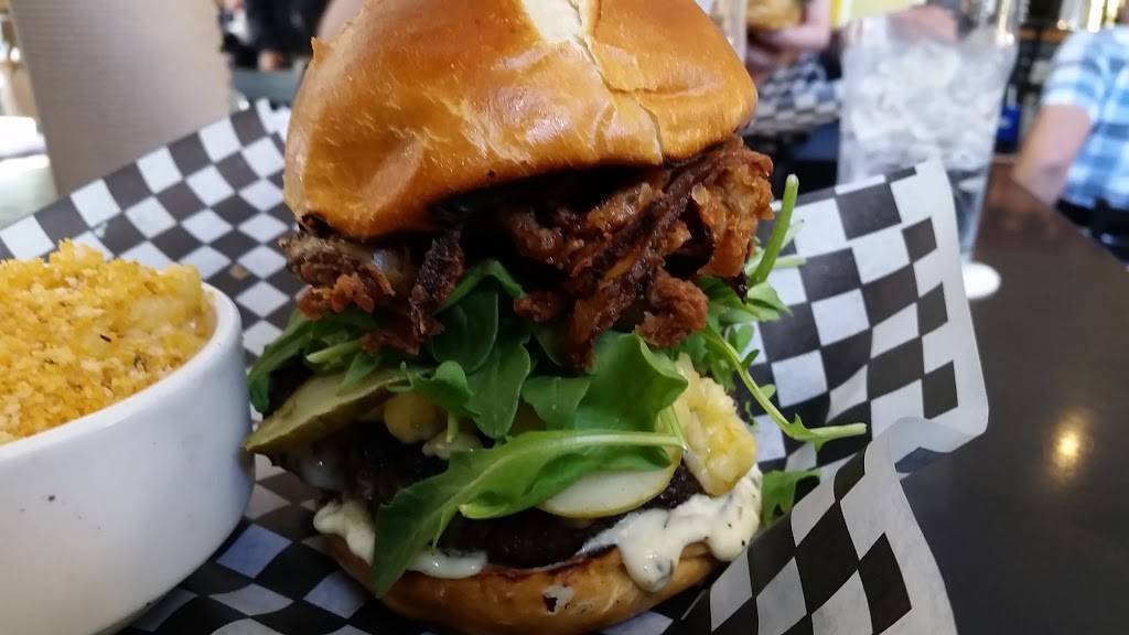 Dr. Js BBQ & Brews | restaurant | 282 Aylmer St N, Peterborough, ON K9J 3K7, Canada | 7058745717 OR +1 705-874-5717