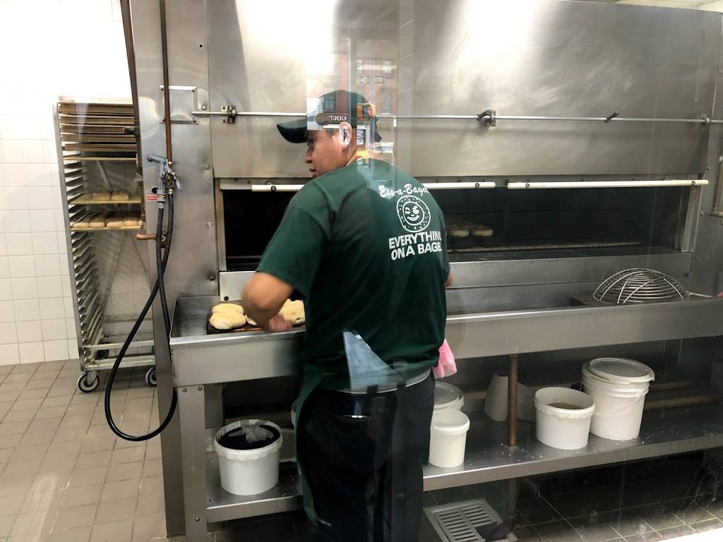 Ess-a-Bagel | bakery | 324 1st Avenue, New York, NY 10009, USA | 2122602252 OR +1 212-260-2252