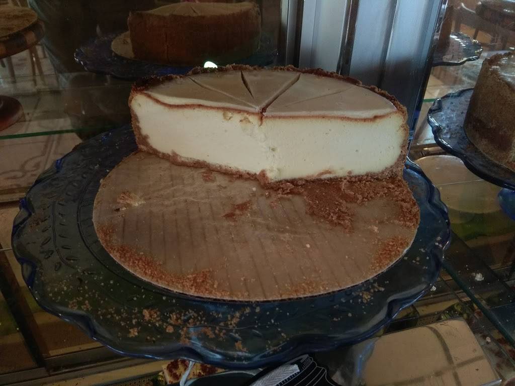 Lanis Cheesecakes & Coffee House | restaurant | 510 TX-27, Comfort, TX 78013, USA | 8309955264 OR +1 830-995-5264