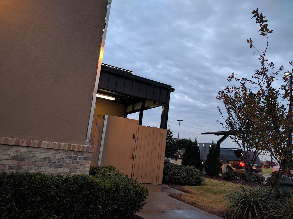 Raising Canes Chicken Fingers | restaurant | 3701 Kell E Blvd, Wichita Falls, TX 76308, USA | 9406920388 OR +1 940-692-0388