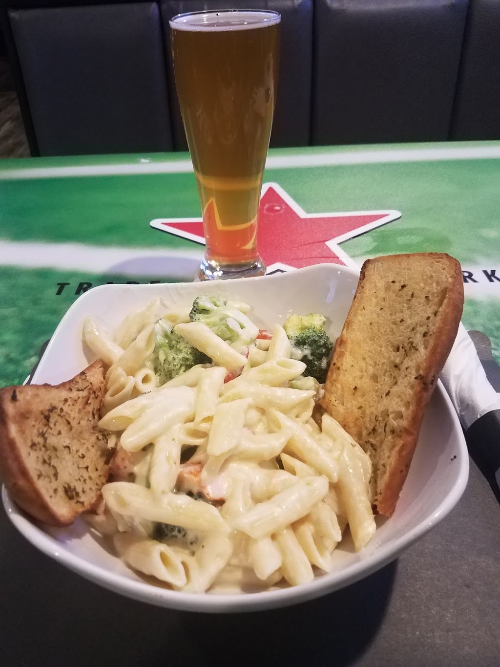 Rae Rocks Bar & Grill | restaurant | 159 Pelham St, Methuen, MA 01844, USA | 9786888100 OR +1 978-688-8100