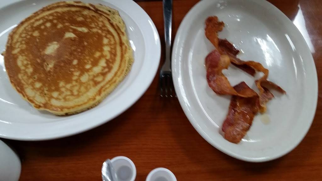 Village Grill | restaurant | 1730 Dickerson Blvd # J, Monroe, NC 28110, USA | 7042257277 OR +1 704-225-7277