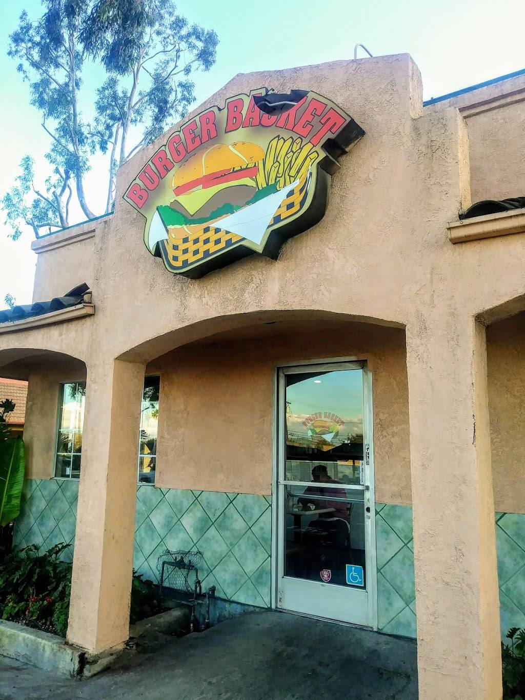 Burger Basket Corona | restaurant | 1058 W 6th St, Corona, CA 92882, USA | 9517341331 OR +1 951-734-1331