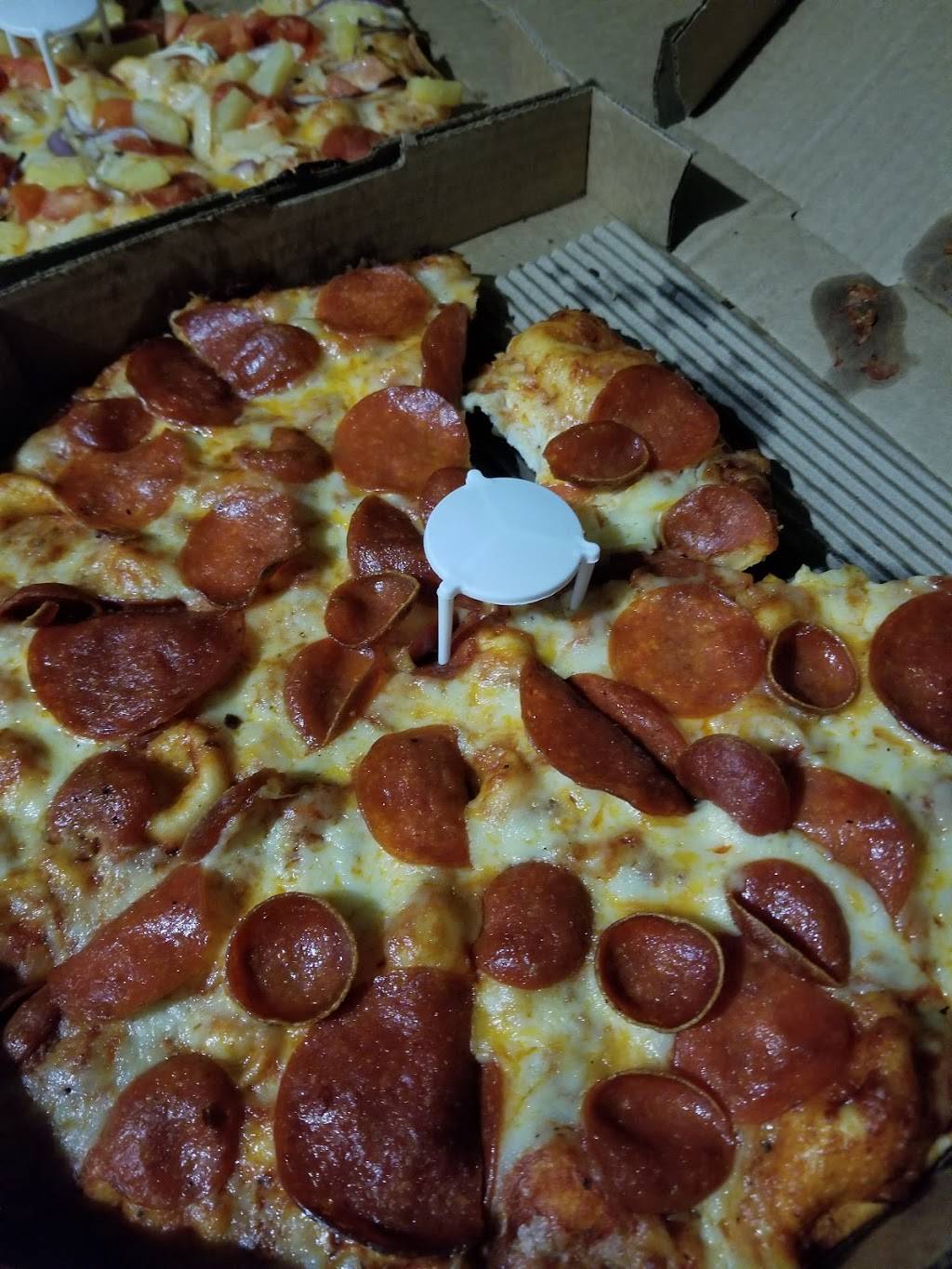 Round Table Pizza | meal delivery | 1161 E Washington Ave, Escondido, CA 92025, USA | 7604890191 OR +1 760-489-0191