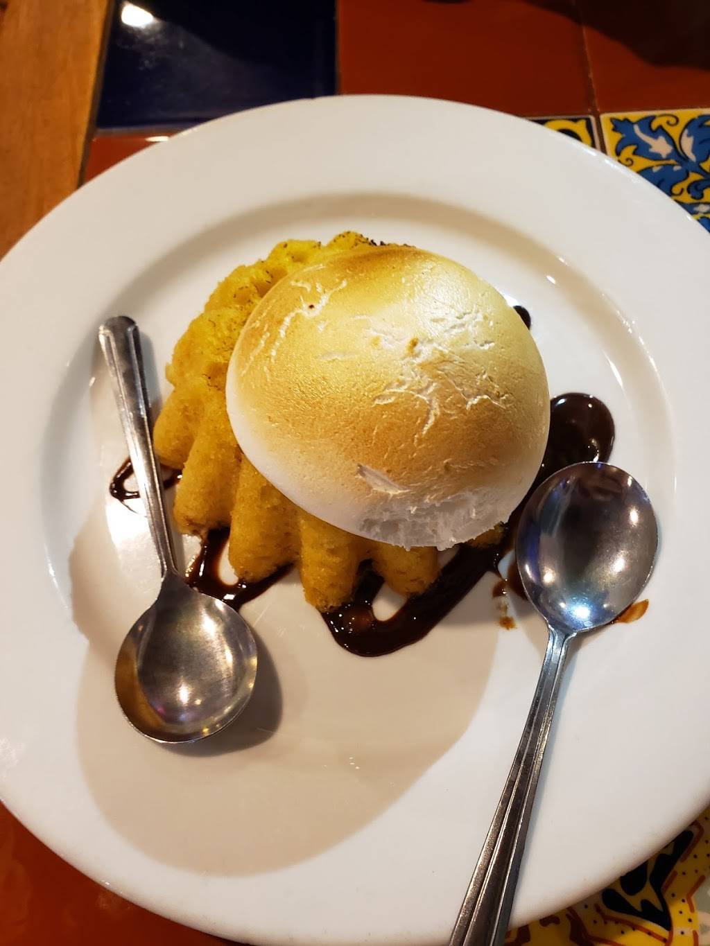 Chilis Grill & Bar | meal takeaway | 240 Danada Square W, Wheaton, IL 60189, USA | 6306902334 OR +1 630-690-2334