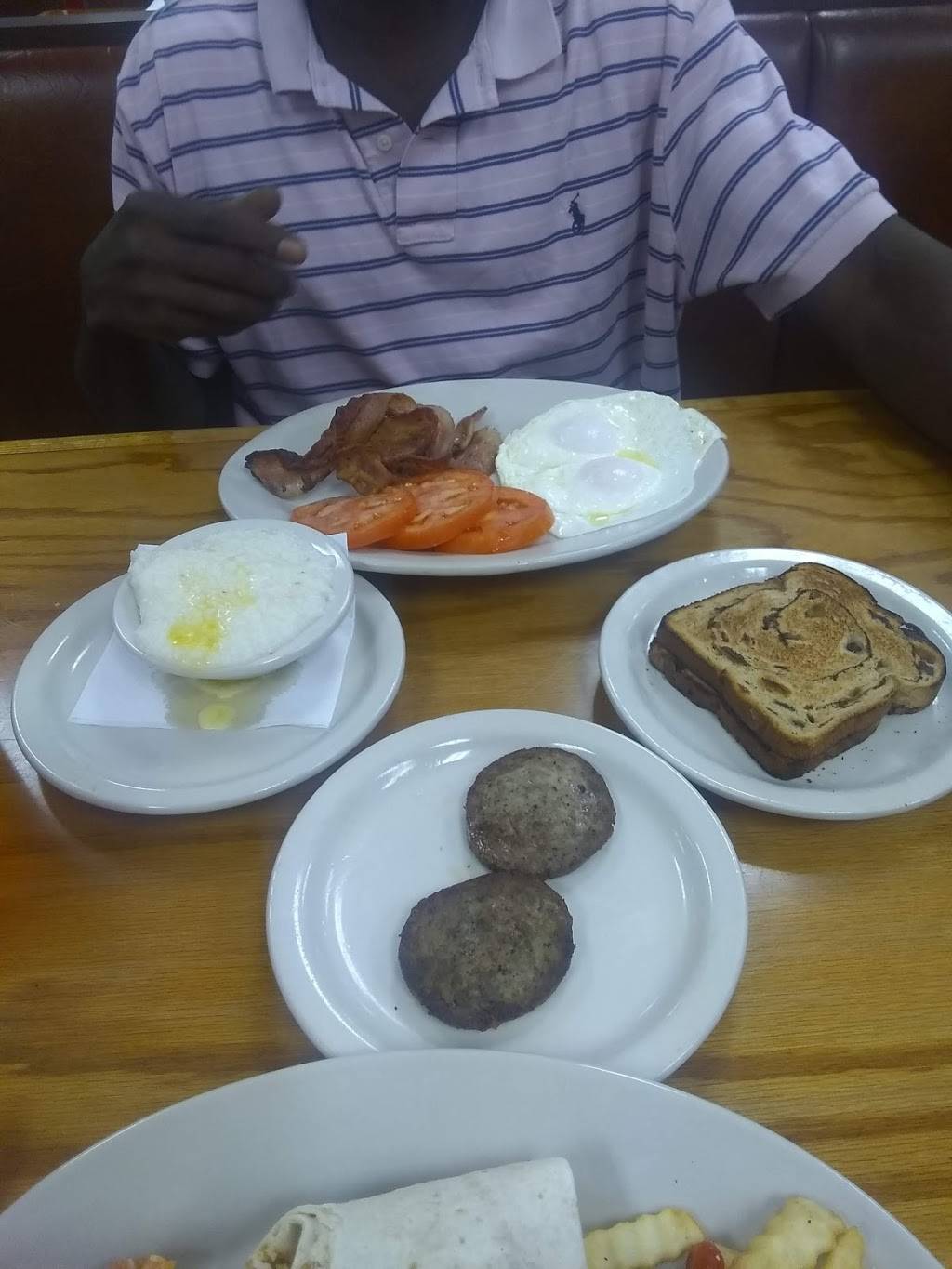 Darrells Dog Gone Good Diner | restaurant | 7578 SE Maricamp Rd, Ocala, FL 34472, USA | 3526870158 OR +1 352-687-0158