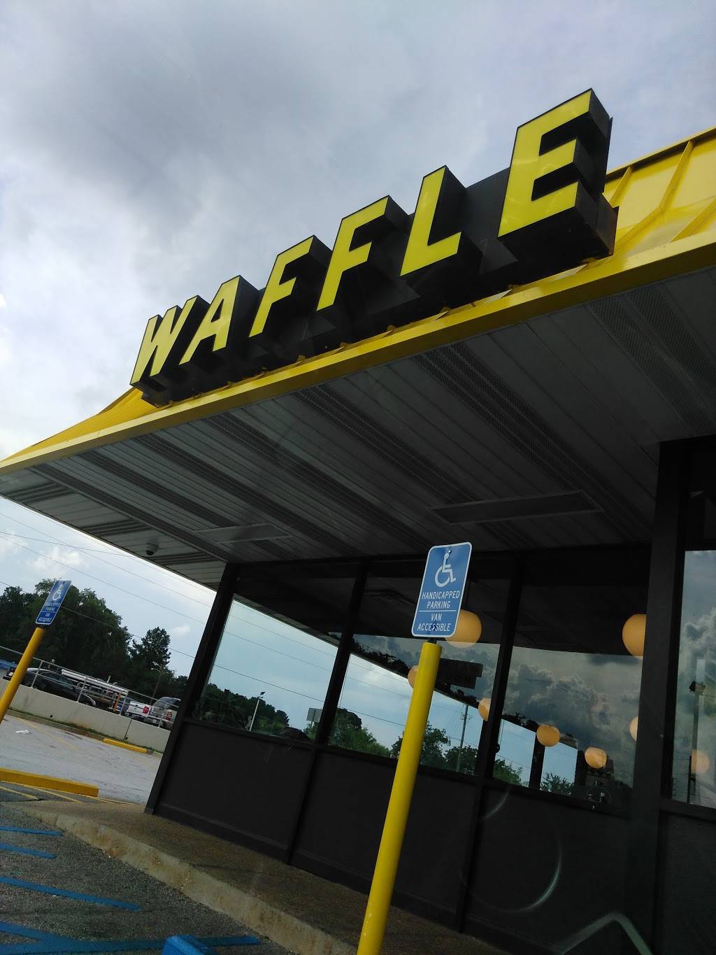 Waffle House | meal takeaway | 2554 Highway 78, US-78, Snellville, GA 30078, USA | 7709781926 OR +1 770-978-1926