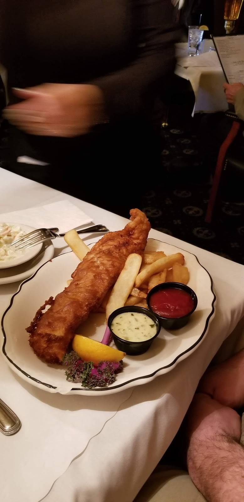 Rickys English Pub | restaurant | 151 E State St, Salem, OH 44460, USA | 3303322825 OR +1 330-332-2825