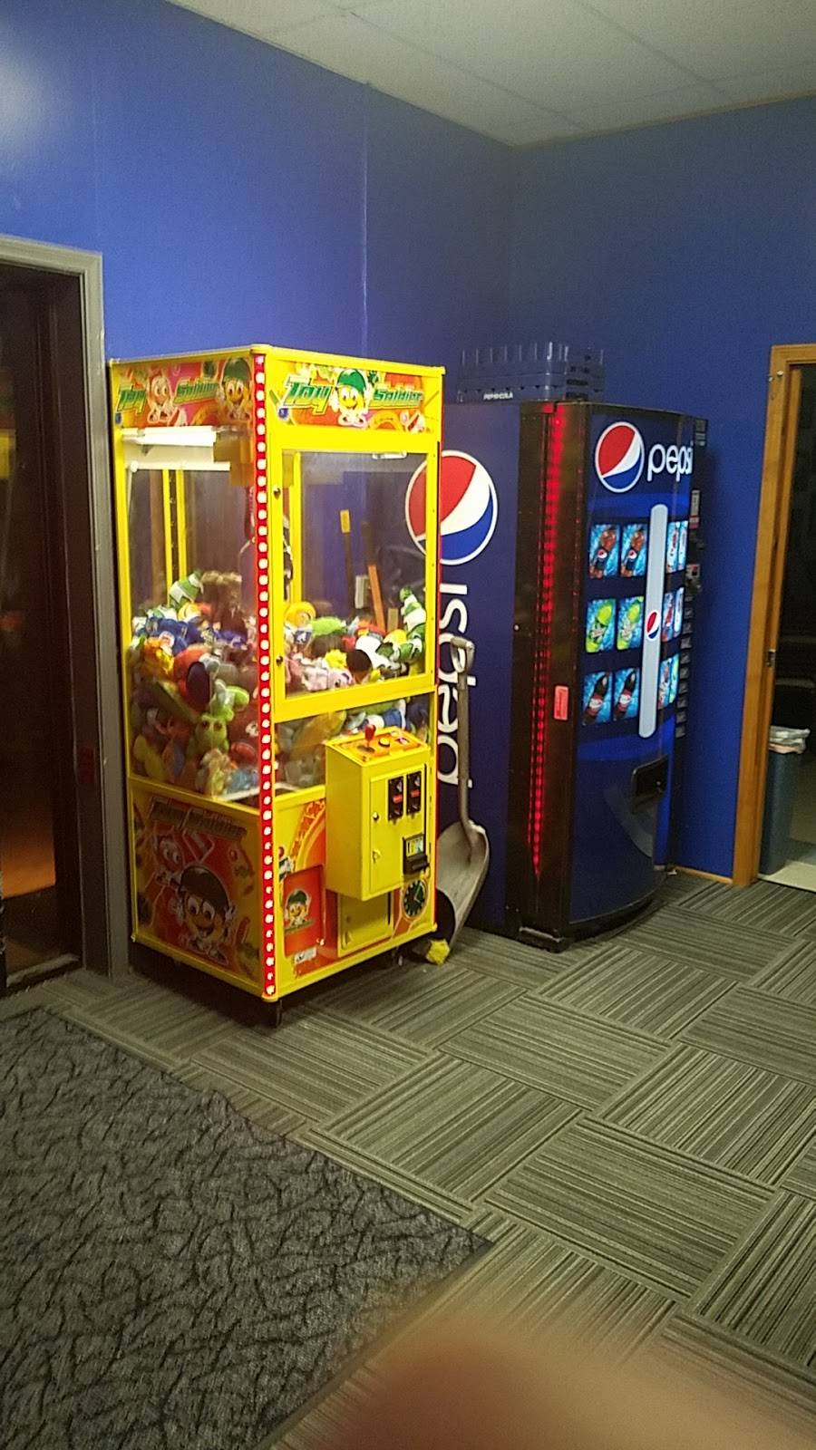 Fast Lanes & Pit Stop Restaurant | restaurant | 719 W Elm St, Hoopeston, IL 60942, USA | 2172836505 OR +1 217-283-6505