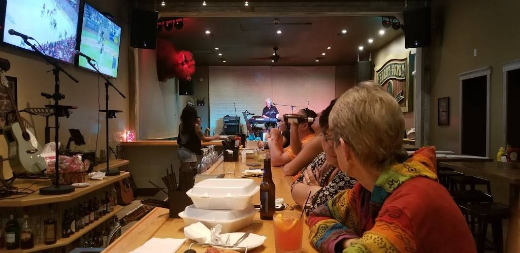 Feed & Sing | restaurant | 38135 Salem-Unity Rd, Salem, OH 44460, USA | 3308170028 OR +1 330-817-0028