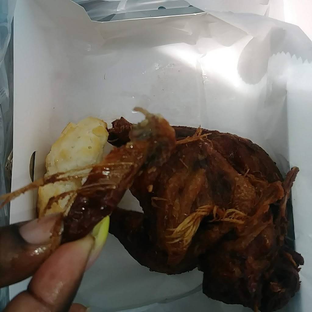 Churchs Chicken | restaurant | 2928 Seven Mile E, Detroit, MI 48234, USA | 3138938141 OR +1 313-893-8141