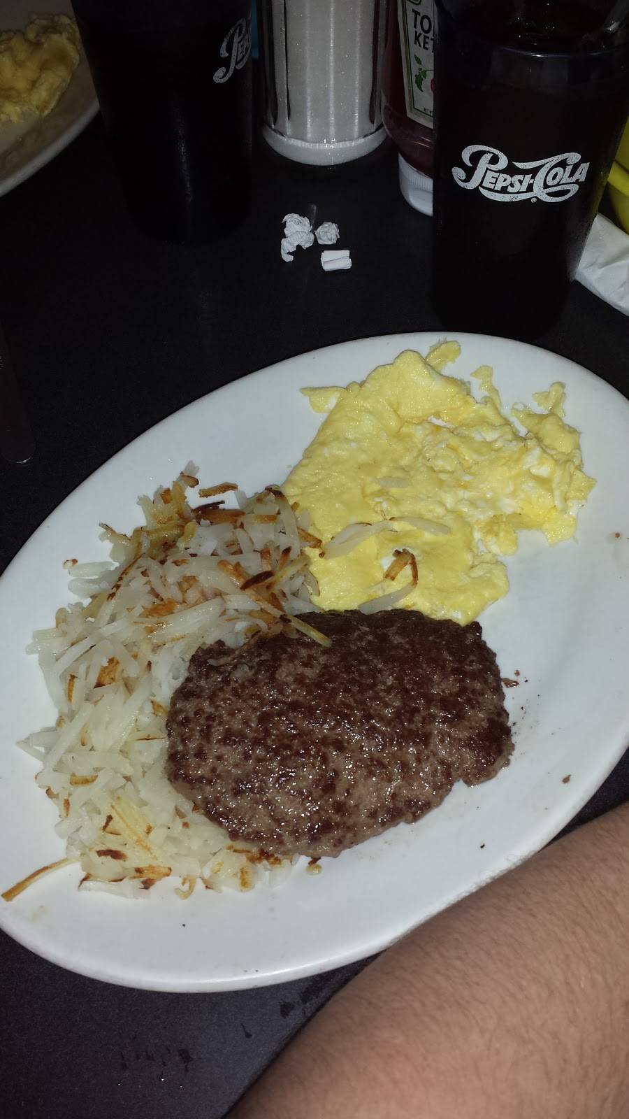 Suzie Qs Diner | restaurant | 9124 Seminole Blvd, Seminole, FL 33772, USA | 7273932906 OR +1 727-393-2906