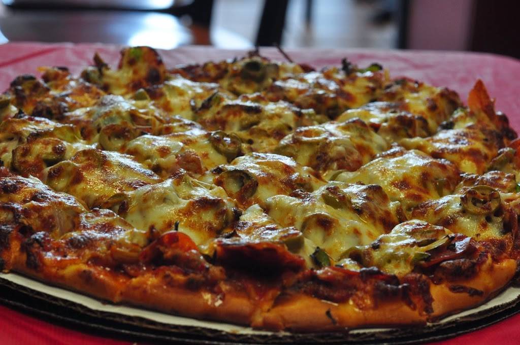 Reds Savoy Pizza | restaurant | 582 Prairie Center Dr, Eden Prairie, MN 55344, USA | 9529443020 OR +1 952-944-3020