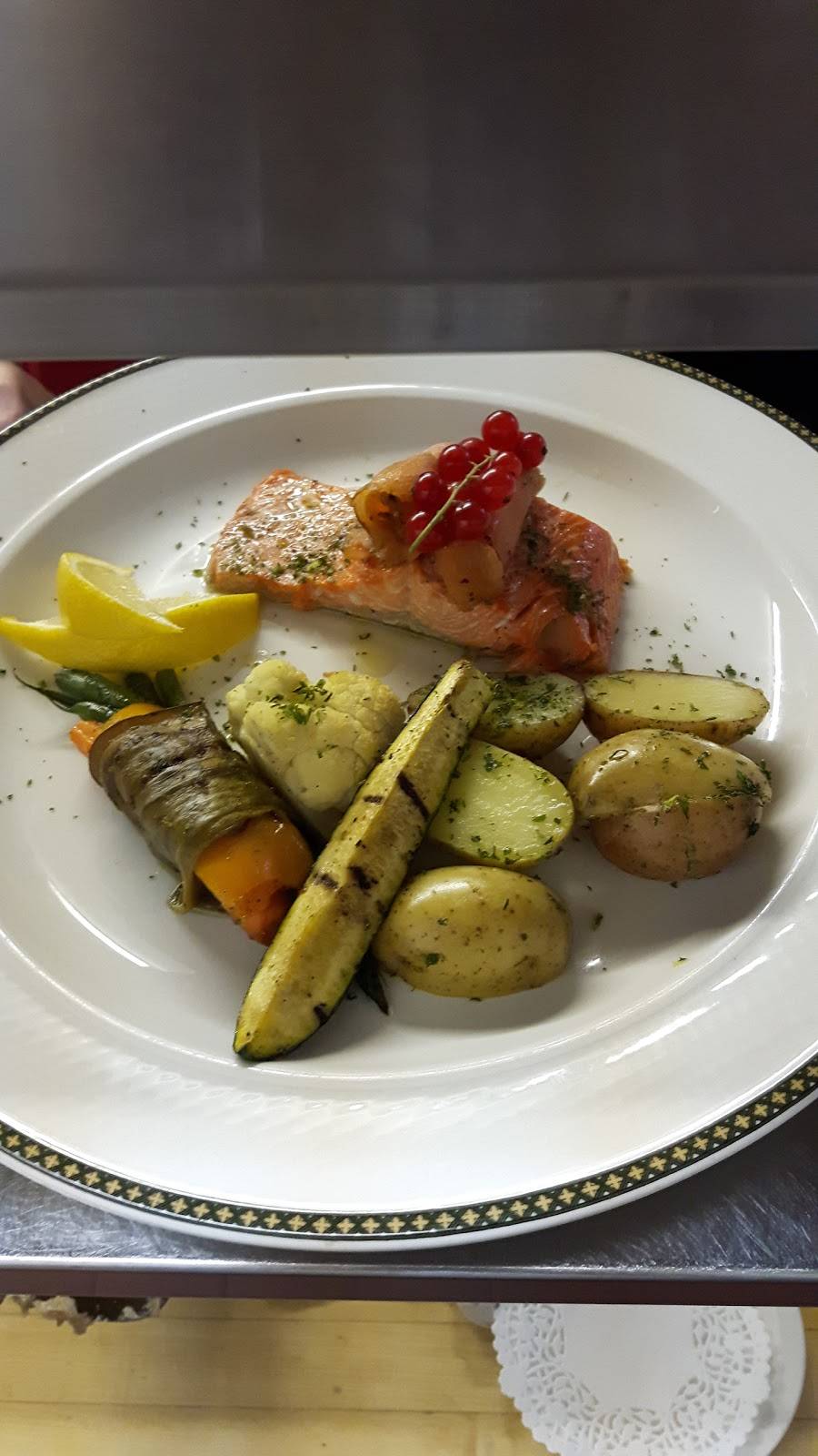 Restaurant Villa DEste | restaurant | 7 Rue Saint Georges, Saint-Jérôme, QC J7Z 4Z1, Canada | 4504311440 OR +1 450-431-1440