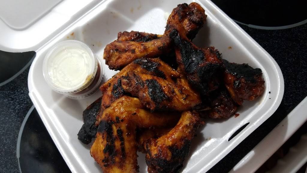 Hammers Bar & Restaurant | restaurant | 103 Roosevelt St, Bartonville, IL 61607, USA | 3096972023 OR +1 309-697-2023