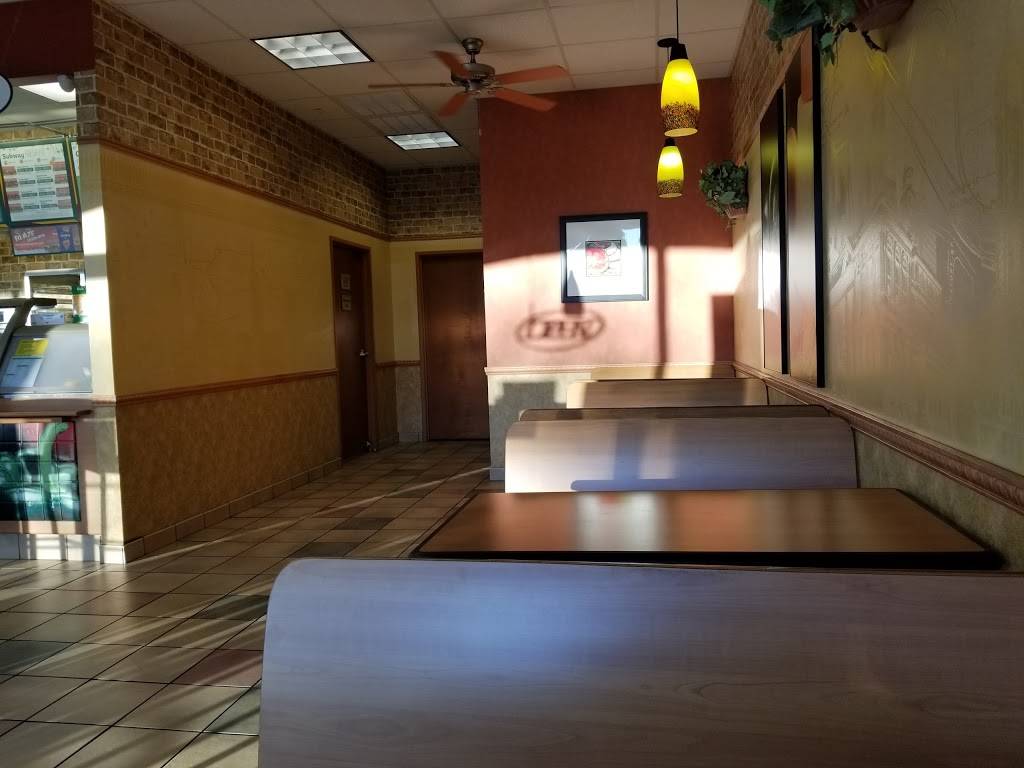 Subway Restaurants | restaurant | 710 W Renner Rd #200, Richardson, TX 75080, USA | 9722357860 OR +1 972-235-7860