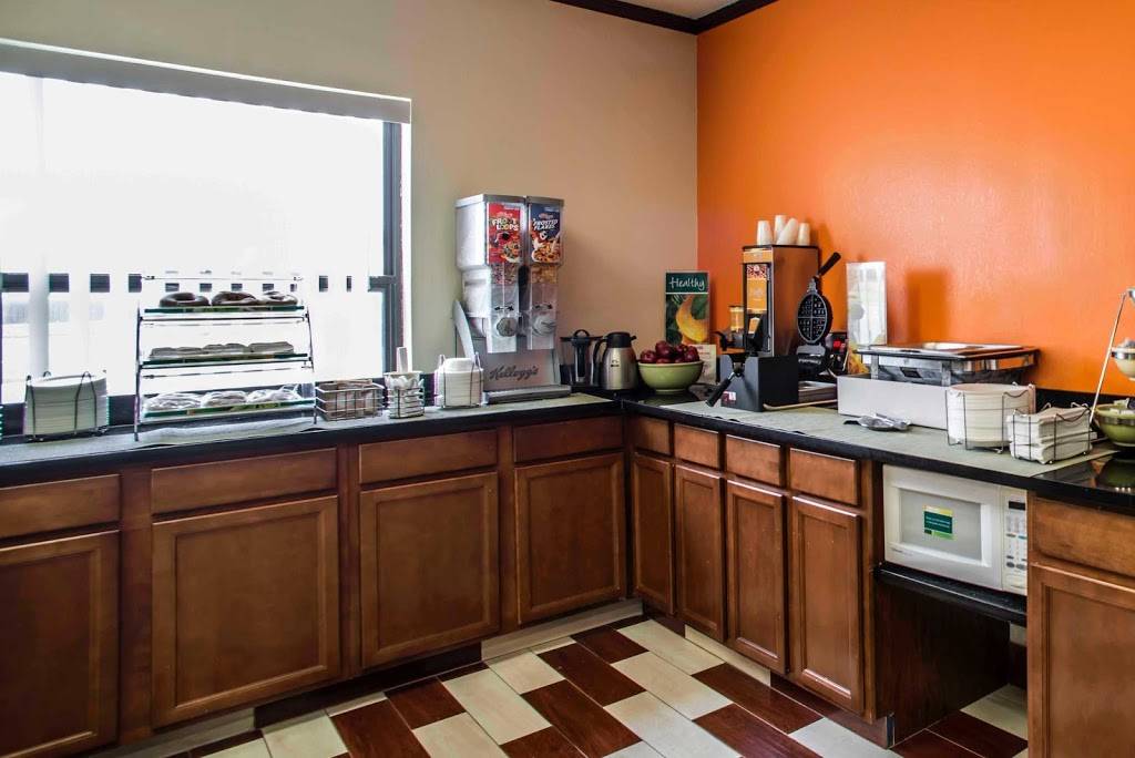 Quality Inn | restaurant | 100A East, Seright St, Harrisburg, IL 62946, USA | 6182522442 OR +1 618-252-2442