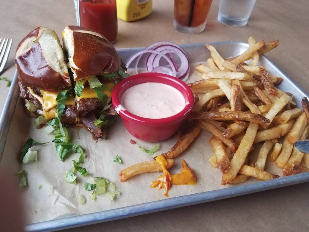 Vinsetta Garage | restaurant | 27799 Woodward Ave, Berkley, MI 48072, USA | 2485487711 OR +1 248-548-7711