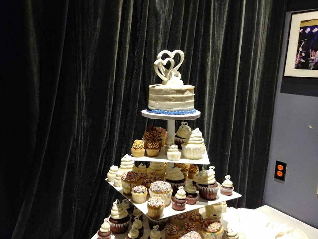 Tavern Lowry | restaurant | 7401 E 1st Ave, Denver, CO 80230, USA | 3033660007 OR +1 303-366-0007