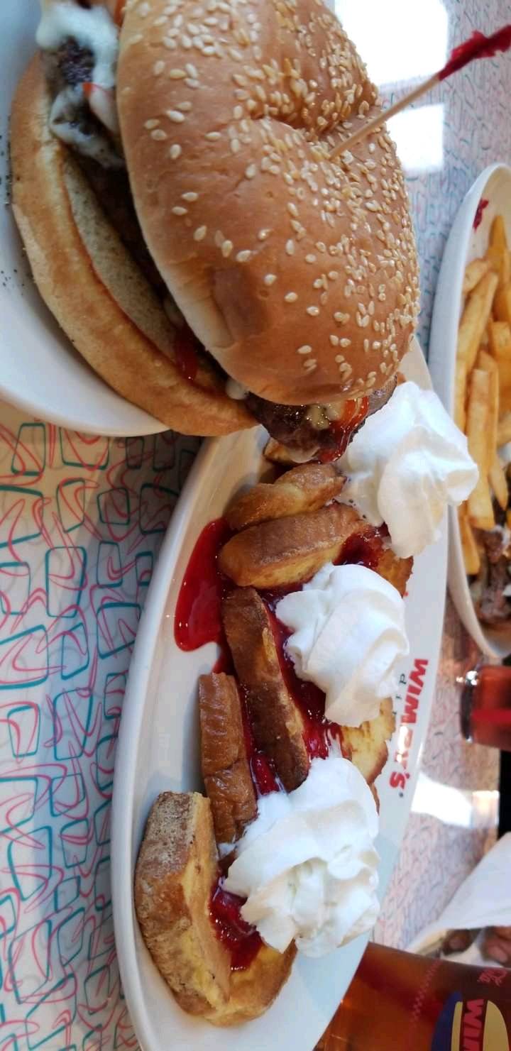 Wimpys Diner | restaurant | 10178 Hurontario St, Brampton, ON L7A 0E4, Canada | 9058400100 OR +1 905-840-0100