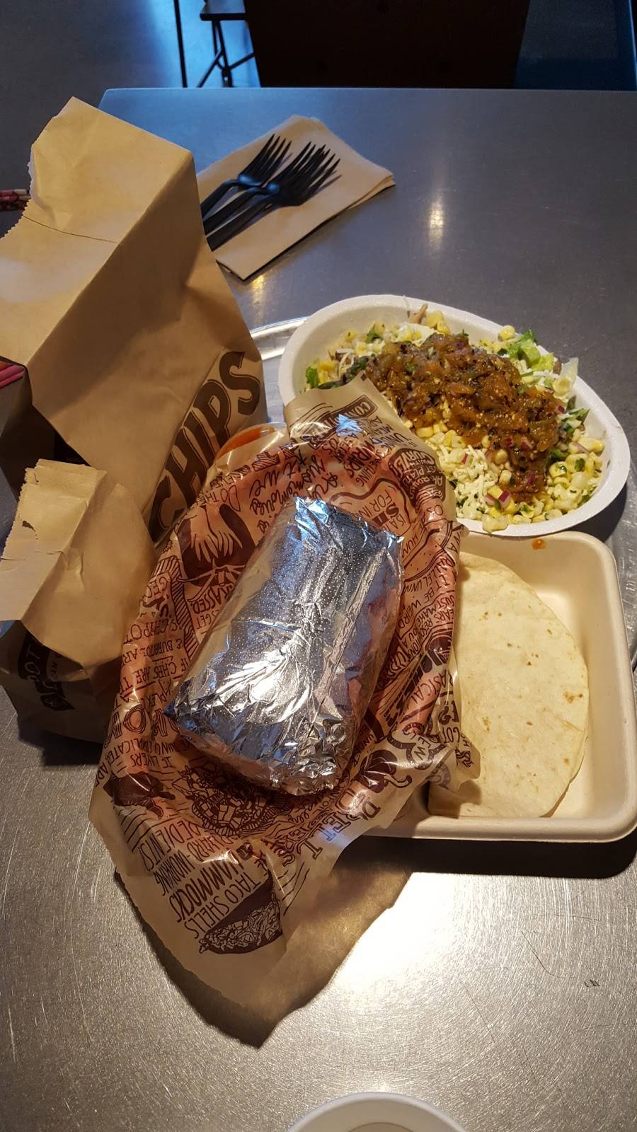Chipotle Mexican Grill | restaurant | 3018 US-190 Ste 300, Copperas Cove, TX 76522, USA | 2545181365 OR +1 254-518-1365