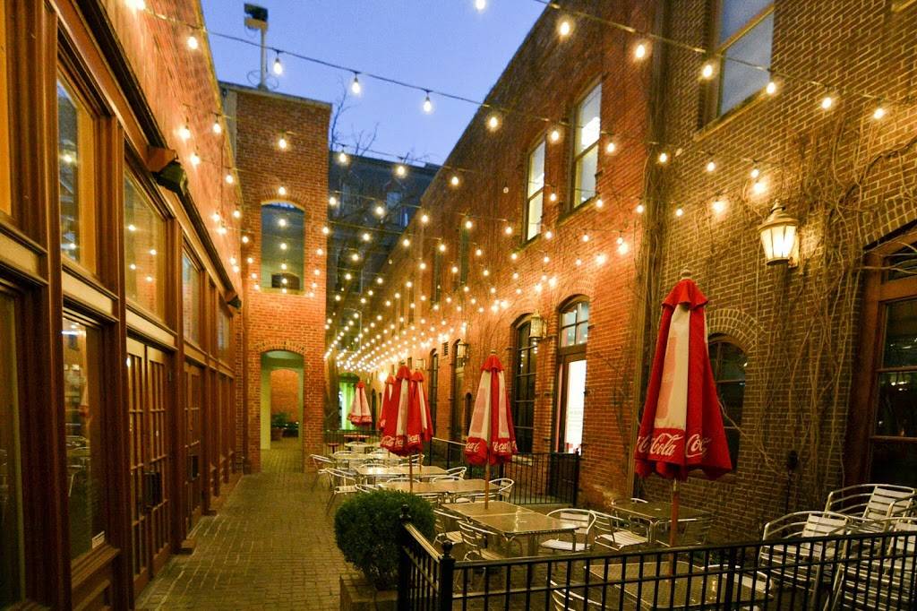 Five Guys | meal takeaway | 313 Houston St, Fort Worth, TX 76102, USA | 8173489623 OR +1 817-348-9623