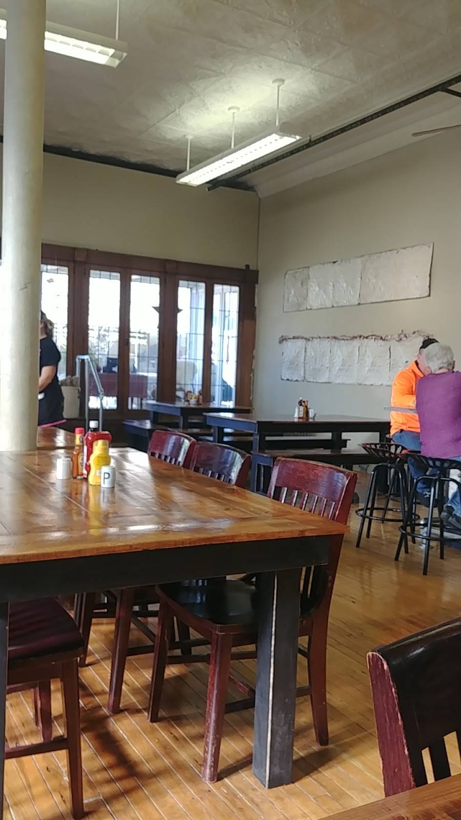 Daniels Girls Farmhouse Restaurant | restaurant | 600 N Central Ave, Connersville, IN 47331, USA | 7658251995 OR +1 765-825-1995