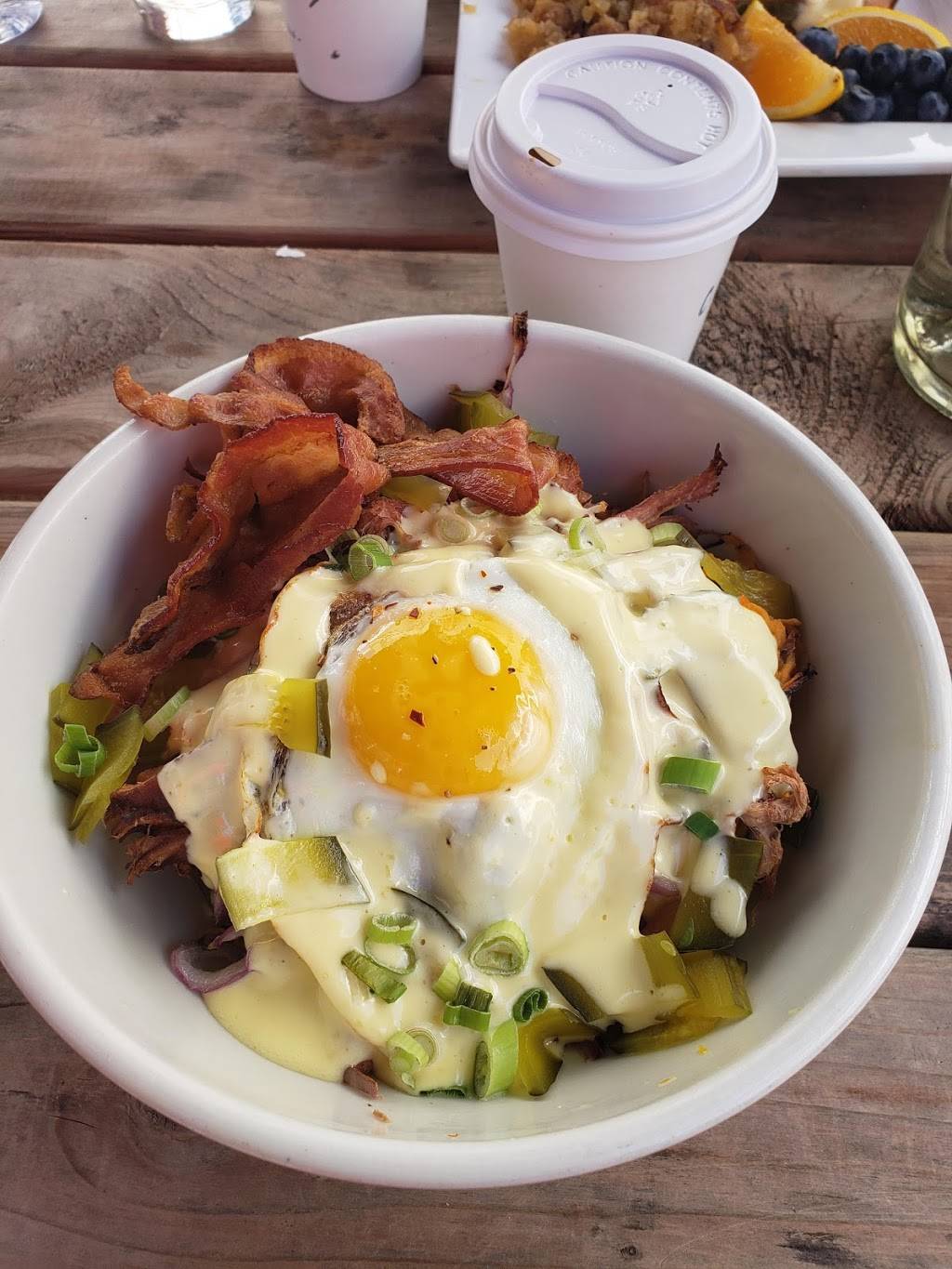 Lord William Pub | restaurant | 265 Rue des Seigneurs, Montréal, QC H3J 0B3, Canada | 5149253777 OR +1 514-925-3777