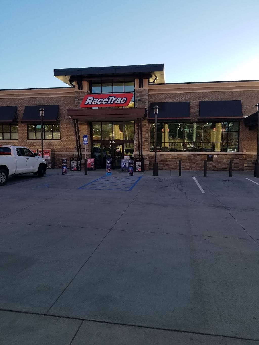 Racetrac | bakery | 2429 Bolton Rd NW, Atlanta, GA 30318, USA | 4043513661 OR +1 404-351-3661