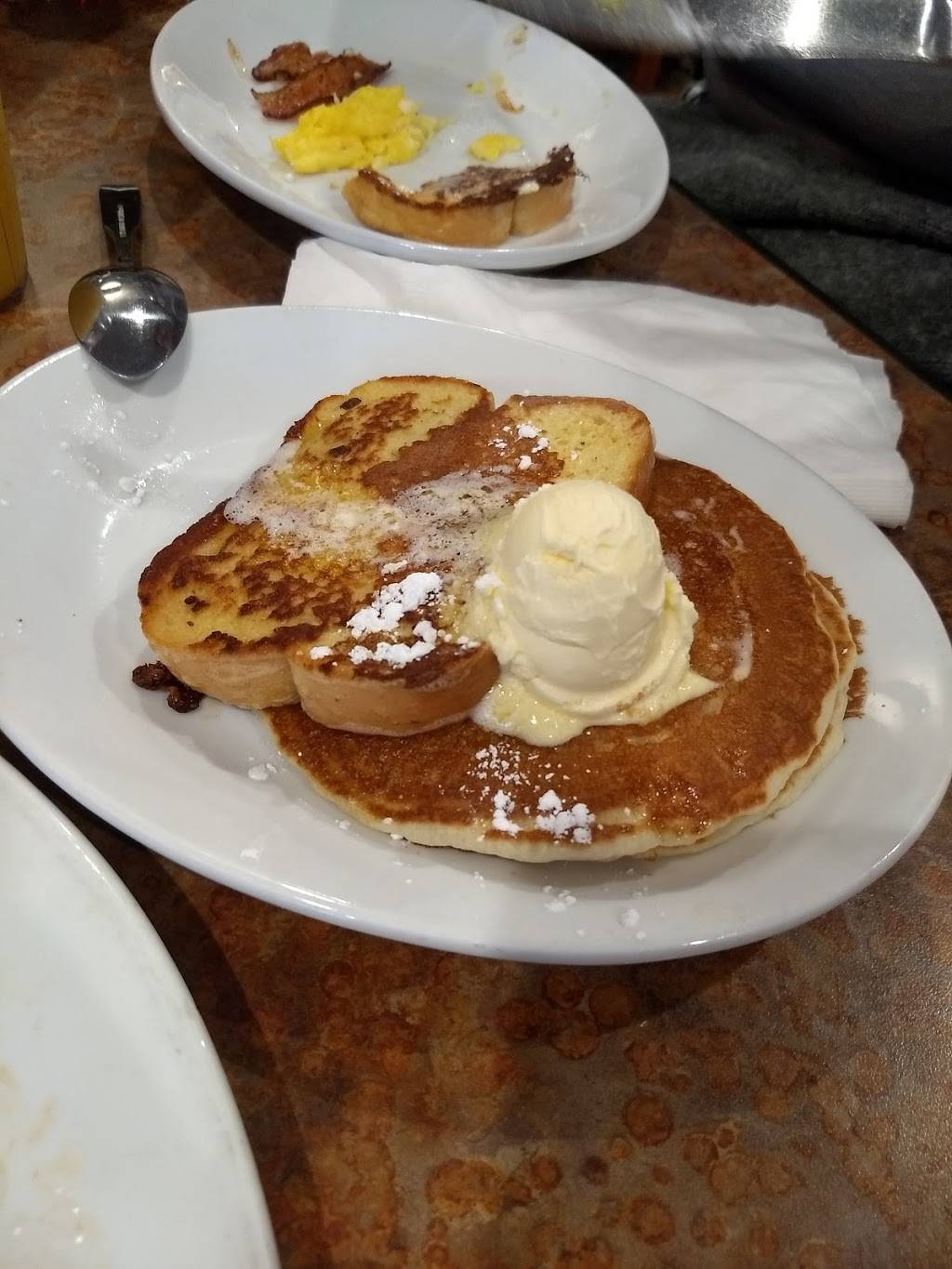 Perkins | restaurant | 585 N Barker Rd, Brookfield, WI 53045, USA | 2627981061 OR +1 262-798-1061