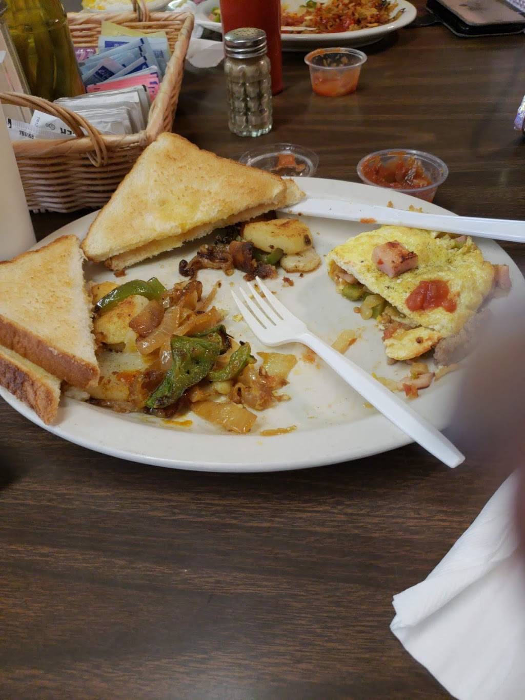 CCs Place | restaurant | 2023 Fort Benning Rd, Columbus, GA 31903, USA | 7066828888 OR +1 706-682-8888