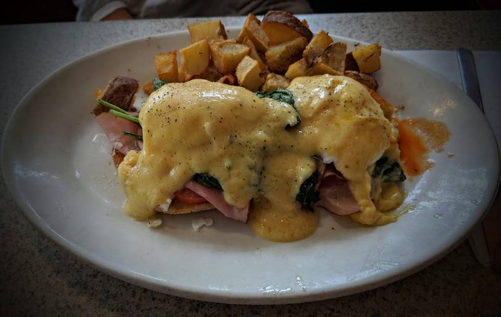 Paulis Bakery & Restaurant | restaurant | 275 E Main St, Tilton, NH 03276, USA | 6032867081 OR +1 603-286-7081