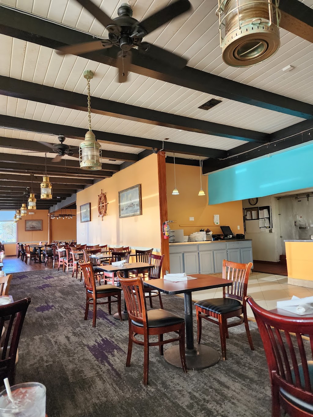 The Wharf | restaurant | 295 Mare Island Way, Vallejo, CA 94590, USA | 7076481966 OR +1 707-648-1966