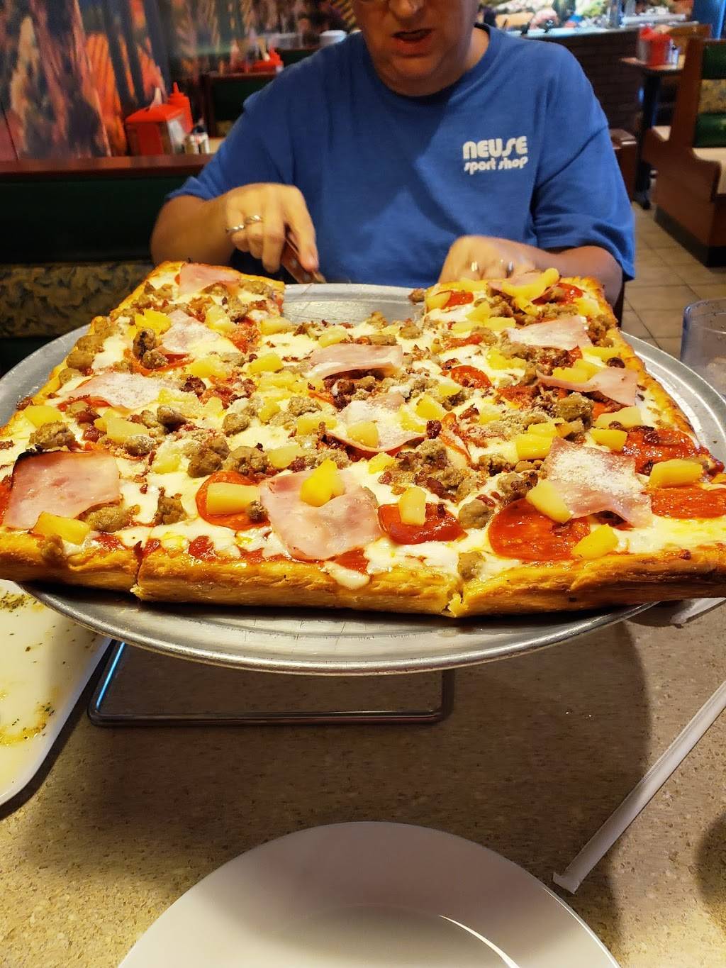 Two Cousins Pizza & Grill | restaurant | 1012 Kingold Blvd, Snow Hill, NC 28580, USA | 2527474777 OR +1 252-747-4777