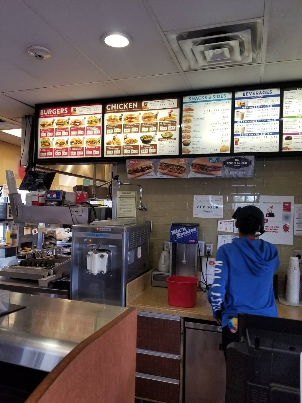 Jack in the Box | restaurant | 1550 I-10, Beaumont, TX 77703, USA | 4098131641 OR +1 409-813-1641