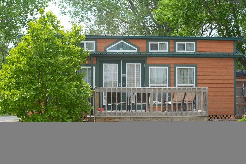 Kansas City West / Lawrence KOA | restaurant | 1473 US-40, Lawrence, KS 66044, USA | 7858423877 OR +1 785-842-3877