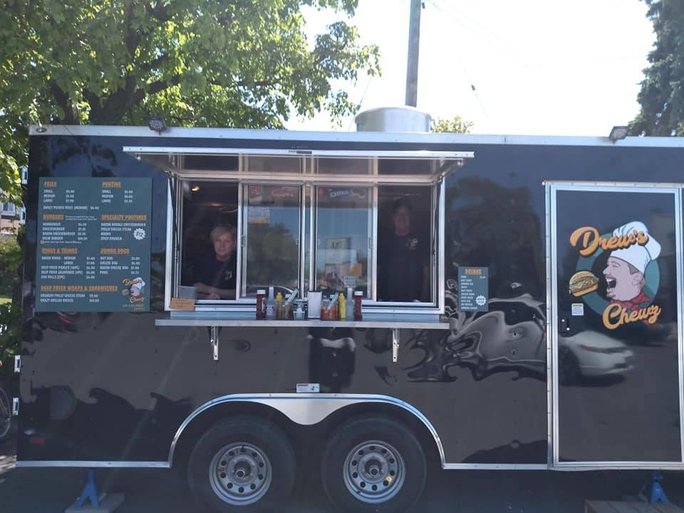 Drew’s Chewz | restaurant | 1930 Robertson Rd, Ottawa, ON K2H 5Y7, Canada | 6136202739 OR +1 613-620-2739