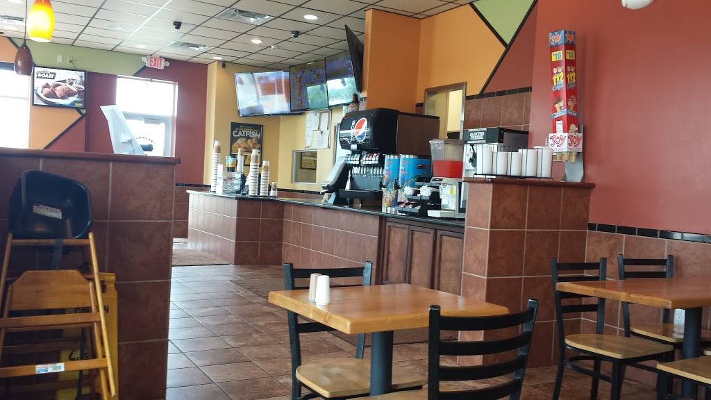 Golden Chick | meal takeaway | 14427 US-87, La Vernia, TX 78121, USA | 8307792184 OR +1 830-779-2184