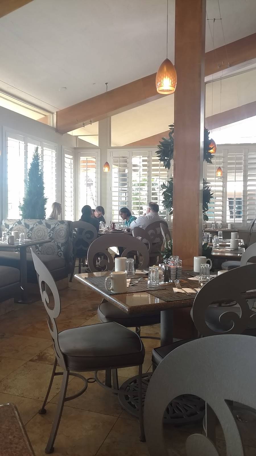 Point Loma Cafe | restaurant | 2304, 4865 N Harbor Dr, San Diego, CA 92106, USA | 6192260255 OR +1 619-226-0255