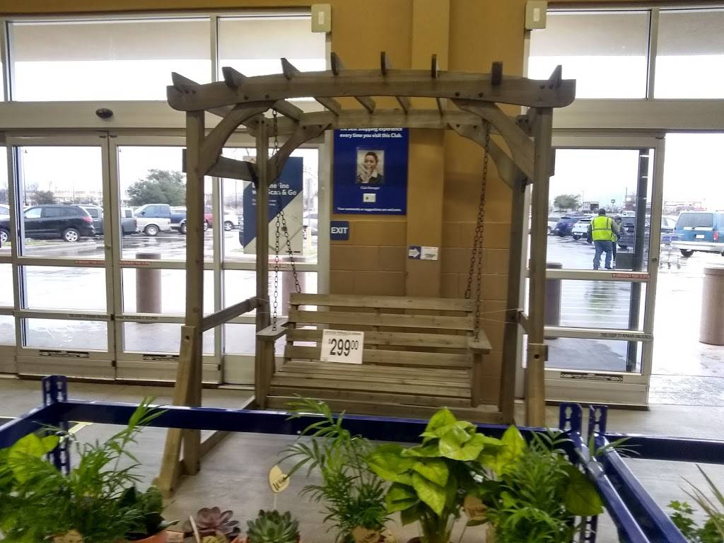 Rayzor Ranch Town Center | shopping mall | 2907 W University Dr, Denton, TX 76201, USA | 5018215552 OR +1 501-821-5552