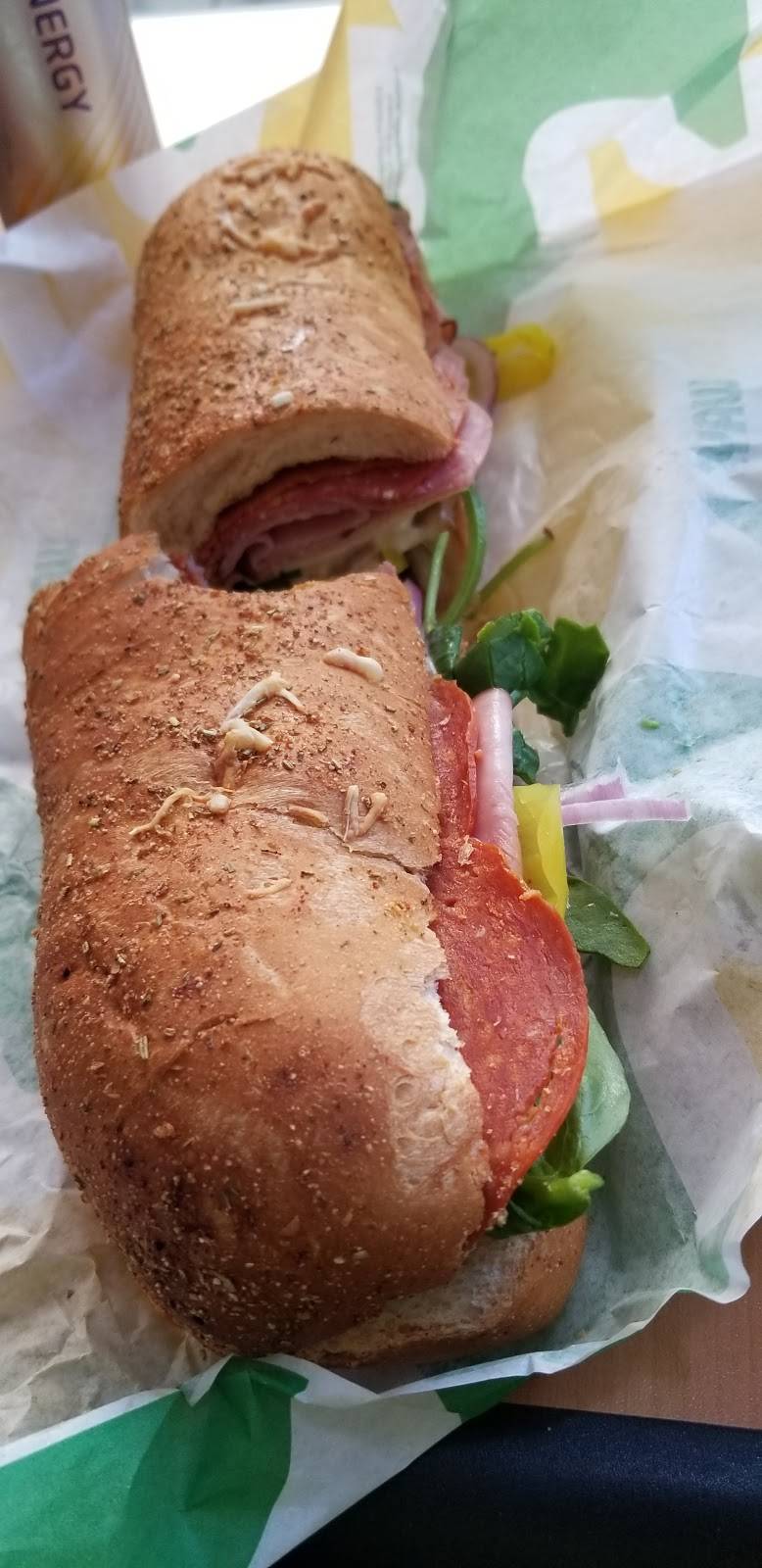 Subway | meal takeaway | 120 S State St Unit 1, Chicago, IL 60603, USA | 3124251601 OR +1 312-425-1601