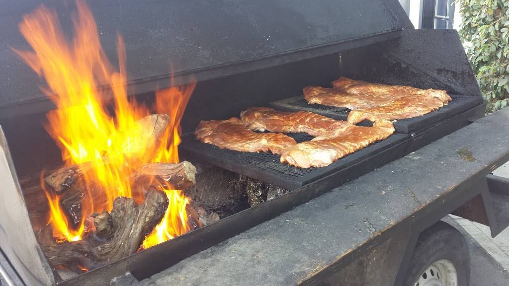 Smokeys Grill | restaurant | 2707 N Hughes Ave, Fresno, CA 93705, USA | 5592330086 OR +1 559-233-0086