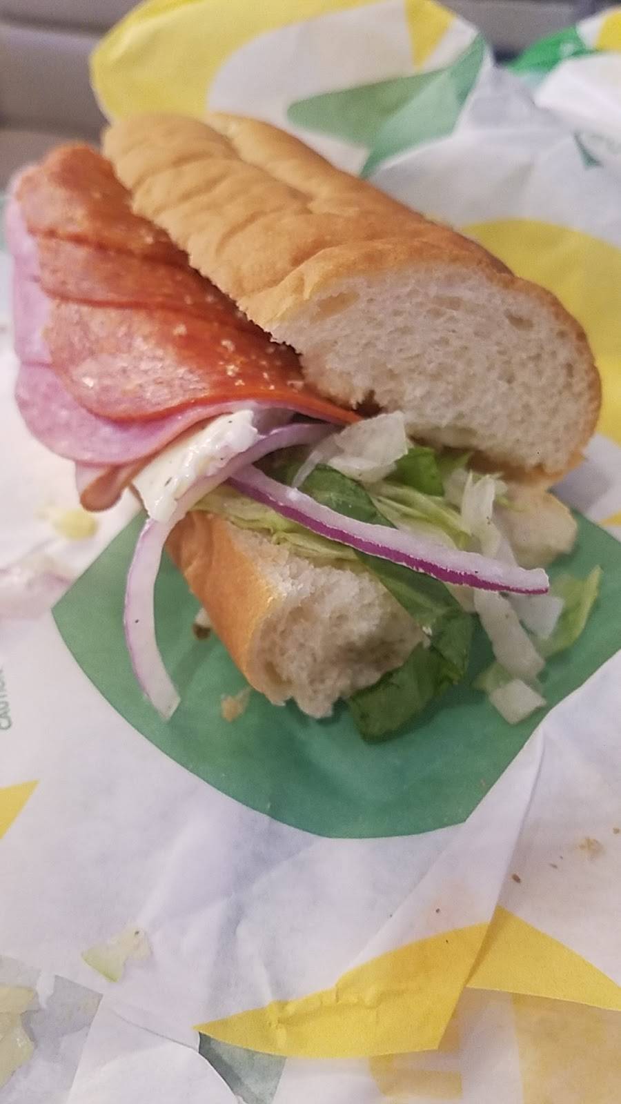 Subway Restaurants | restaurant | 3870 N Terminal Rd, Houston, TX 77032, USA | 2818213301 OR +1 281-821-3301