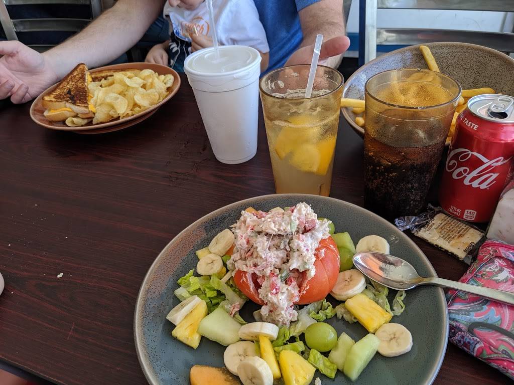 Stouts Restaurant | restaurant | 8349 Overseas Hwy, Marathon, FL 33050, USA | 3057436437 OR +1 305-743-6437