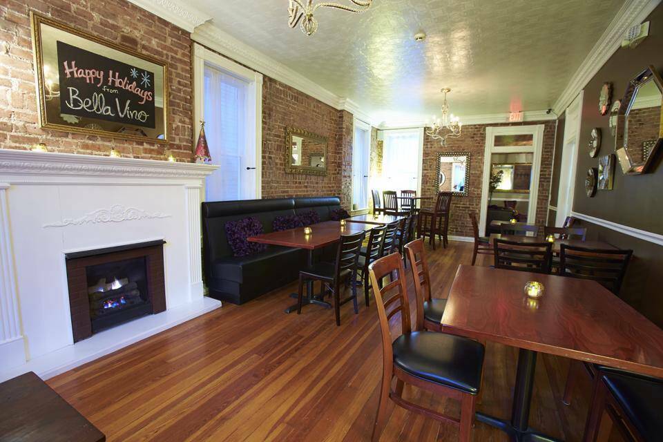 Bella Vino Wine Bar | restaurant | 325 S Main St, St Charles, MO 63301, USA | 6367243434 OR +1 636-724-3434